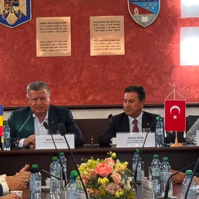 Başkan Aras, Romanya'da Kardeş Kent temaslarında bulundu