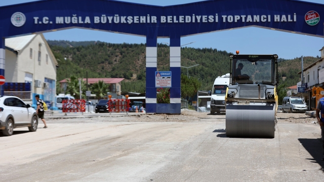 Fethiye toptancı hal bölgesinde yollar yenileniyor