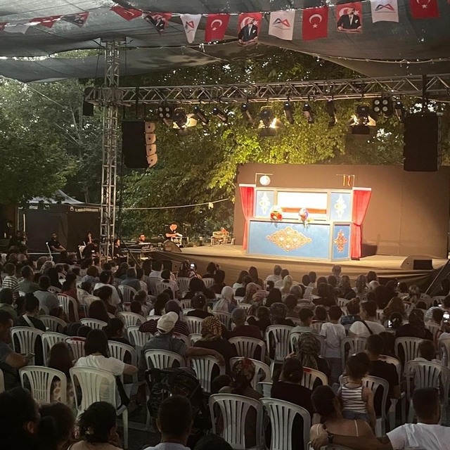 Mersin Şehir Tiyatrosu 13 ilçede 4 binin üzerinde seyirciyle buluştu