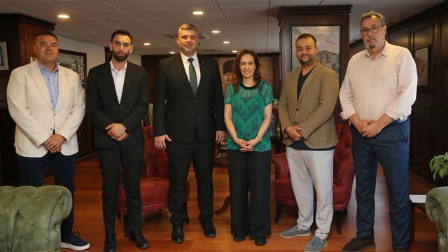 Karşıyaka'da belediyeyle salon görüşmesi yapıldı