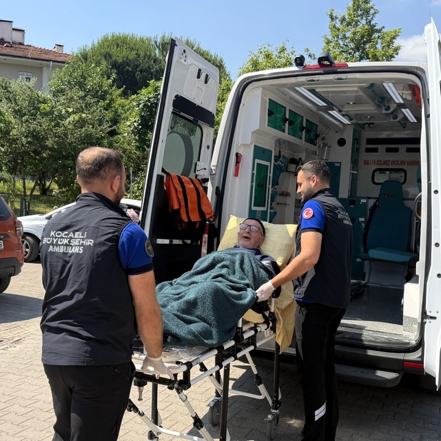 90 personel ve 28 ambulansla 7 gün 24 saat hasta nakil hizmeti
Kocaeli'de h...
