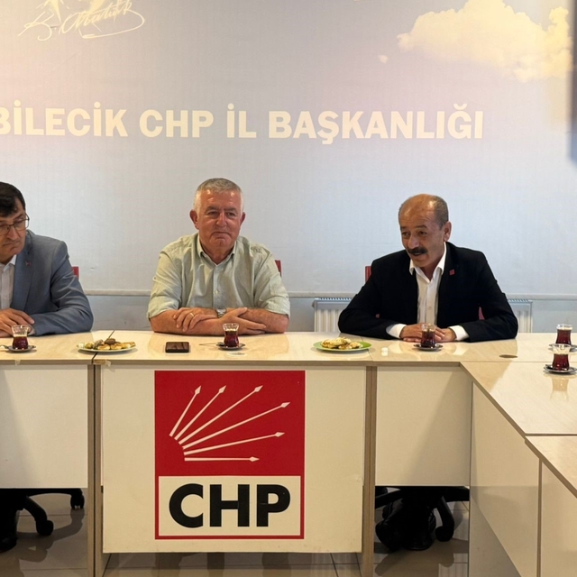 Kütahya Belediye Başkanı Eyüp Kahveci'den görevden alınan il başkanına dest...