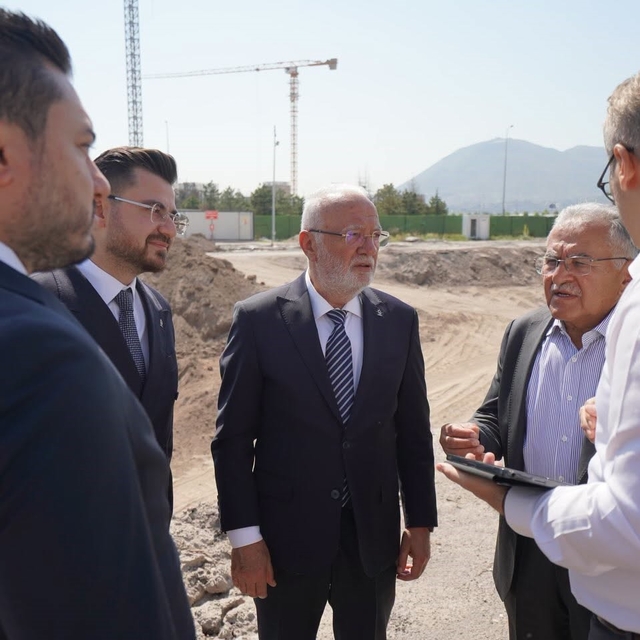Büyükkılıç ve Elitaş, Kartal Katlı Kavşağı'ndaki çalışmaları yerinde incele...