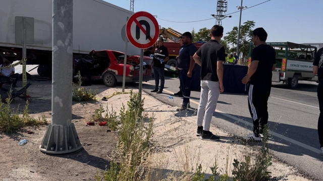 Tır ile otomobil çarpıştı: 2 ölü, 2 yaralı