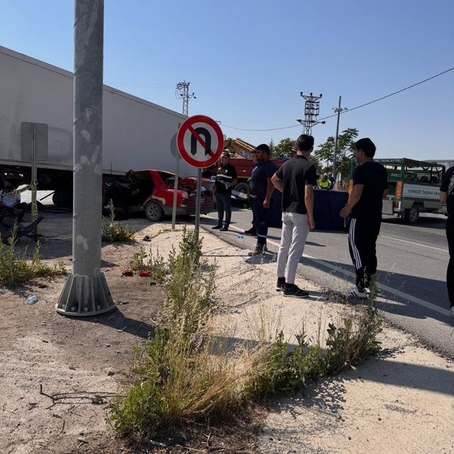 Tır ile otomobil çarpıştı: 2 ölü, 2 yaralı