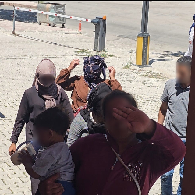 Elazığ'da dilenci şebekesine operasyon: Kameralara el salladılar
