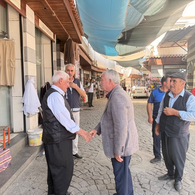 Başkan Karamehmetoğlu vatandaşlarla bir araya geldi