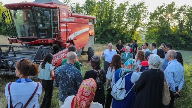Düzce'de ilk kez yetişen siyez buğdayının hasadı yapıldı
Başkan Özlü "Ben görevde olduğum sürece tarım alanları imara açılmayacak"