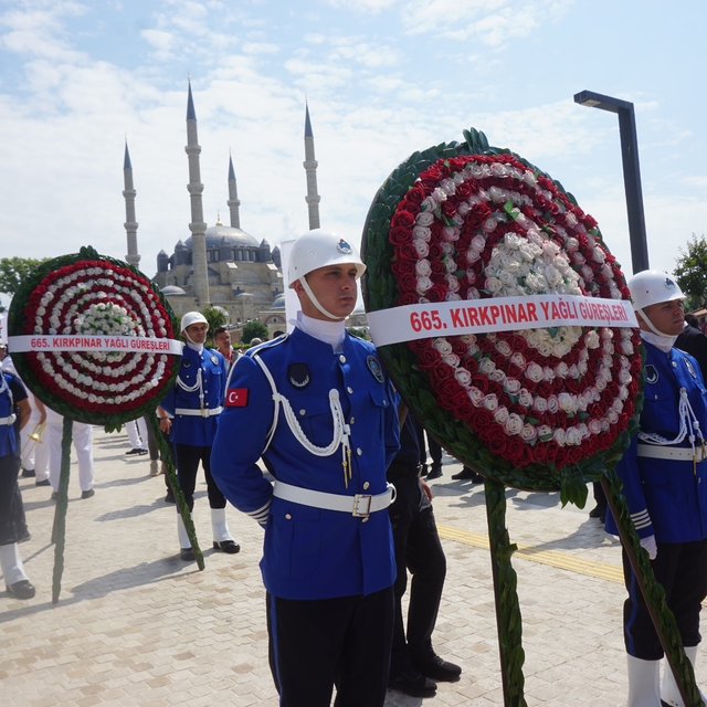 Edirne'de Kırkpınar'ın ağa karşılama geleneği bozulmadı
Edirne'de 665'inci...
