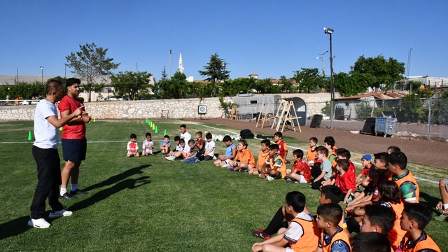 Karaman'da İl Özel İdaresi'nin ücretsiz yaz futbol kursu başladı