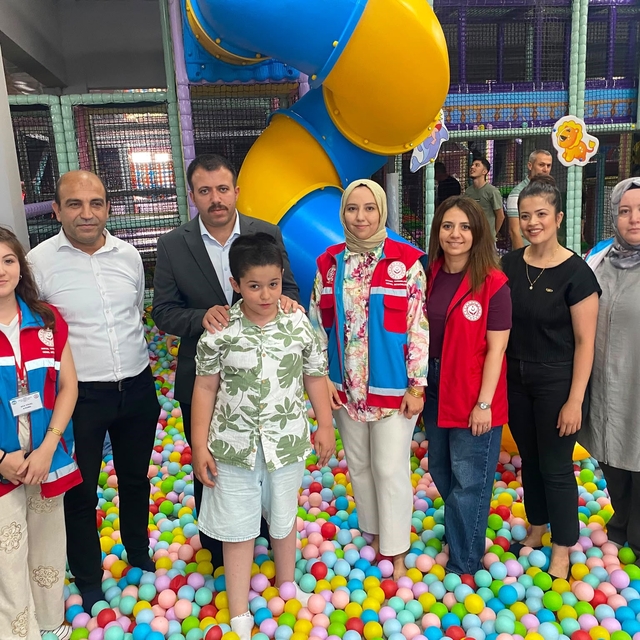 Osmaniye'de özel bireyler karne sevincini şenlikle yaşadı