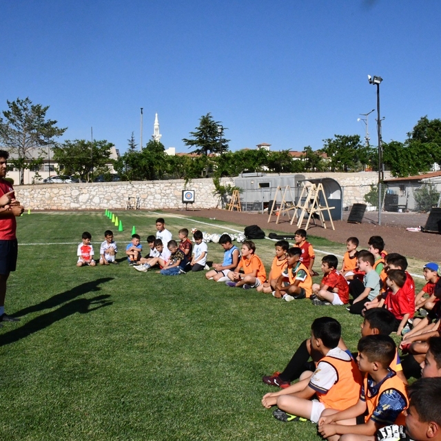Karaman'da İl Özel İdaresi'nin ücretsiz yaz futbol kursu başladı