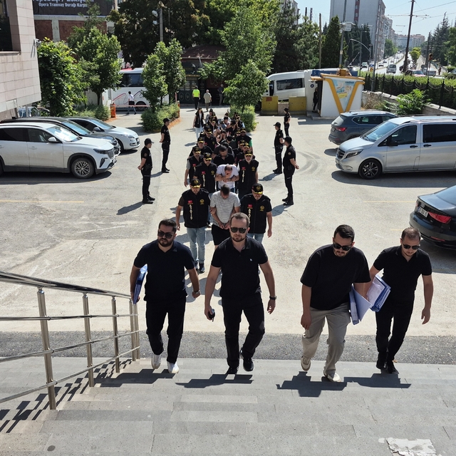 Eskişehir merkezli 4 ilde dolandırıcılık operasyonu: 12 gözaltı
Mağdurların...