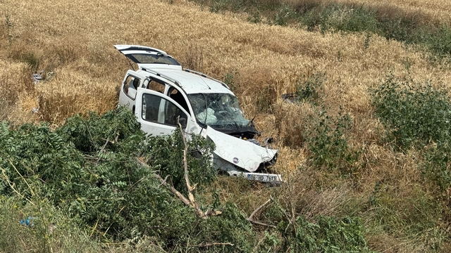 Çankırı'da hafif ticari araç ve otomobil çarpıştı: 3 ölü, 4 yaralı