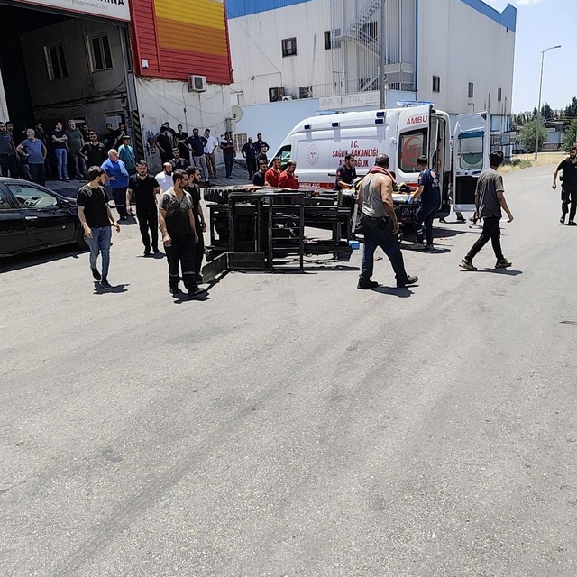 Gaziantep'te üzerine forklift devrilen genç işçi hayatını kaybetti