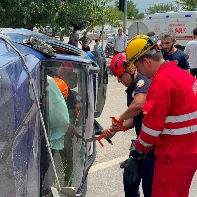 Dörtyol'da takla atan otomobilin sürücüsü yaralandı