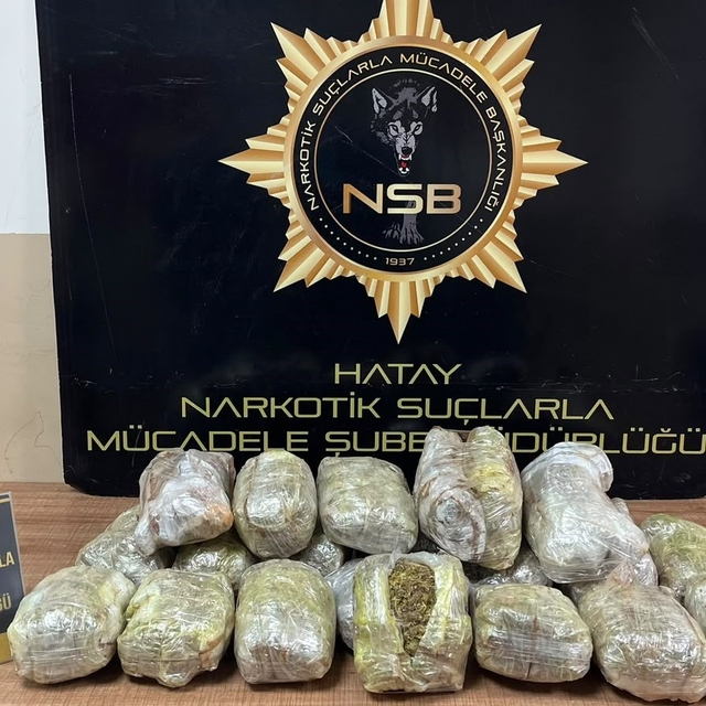 Hatay'da 8 kilo 900 gram esrar yakalandı: 4 tutuklama