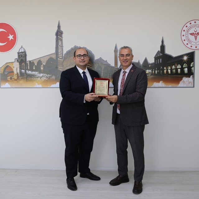 Diyarbakır Sağlık Müdürü Emre Asiltürk'ten Dicle İlçe Sağlık Müdürü Uzm. Dr...