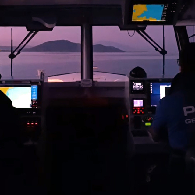 Van Gölü'nde mahsur kalan 7 kişiyi, deniz polisi kurtardı
