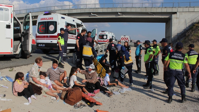 Aksaray'da otobüs yoldan çıktı; 40 yaralı- Yeniden
