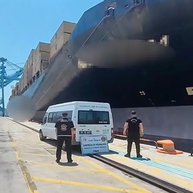 İzmir'de gemide yaklaşık 200 ton kaçak akaryakıt ele geçirildi