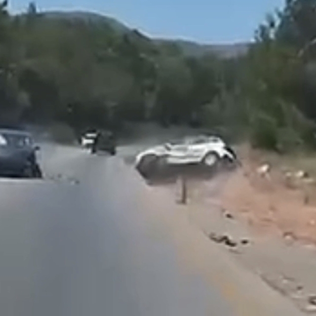 Bodrum'da 2 kişinin yaralandığı kaza anı kamerada