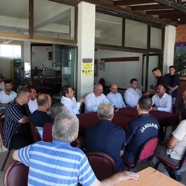 Vali Ömer Toraman Etili Köyü'nde vatandaşlarla bir araya geldi