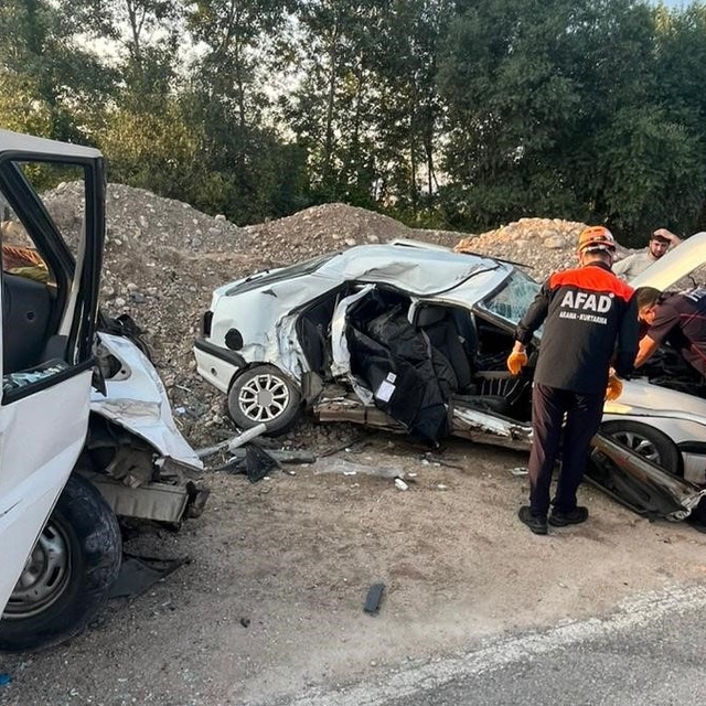 Amasya'da otomobil ile minibüs çarpıştı: 1 ölü, 3 yaralı