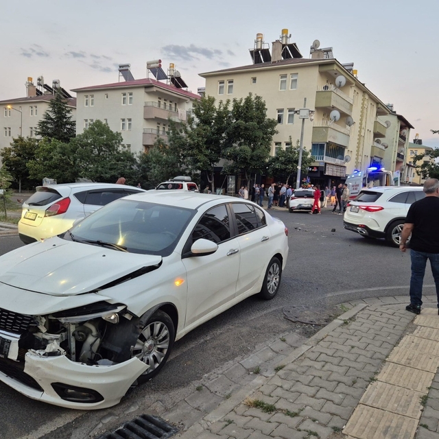 Bingöl'de trafik kazası: 2 yaralı