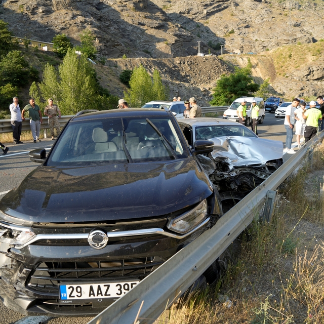 Gümüşhane'de zincirleme kaza: 1 yaralı