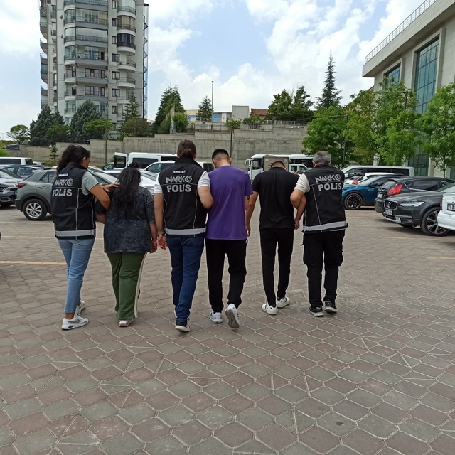 Sokak satıcılarına büyük darbe: Binlerce uyuşturucu hap ele geçirildi