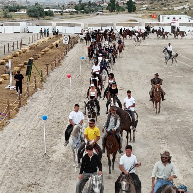 "Kapadokya At Festivali" başladı
Renkli görüntülerle başlayan festival, yer...