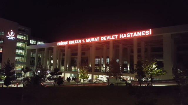 İpsala'da ahıra yıldırım düştü: 3 büyükbaş hayvan telef oldu, çiftlik sahibi yaralandı
Sağanak sırasında ahıra yıldırım isabet etti