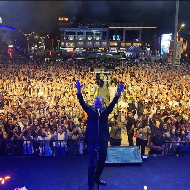 Ferhat Göçer Erzincan'ı coşturdu