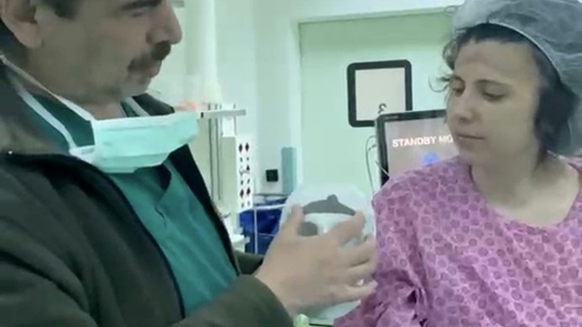 Beyin tümörü ameliyatı sonrası çöken alnı, 3 boyutlu implantla düzeltildi
Baş ağrısıyla gitti, beyin tümörü çıktı; alnındaki çöküklük kişiye özel implantla giderildi