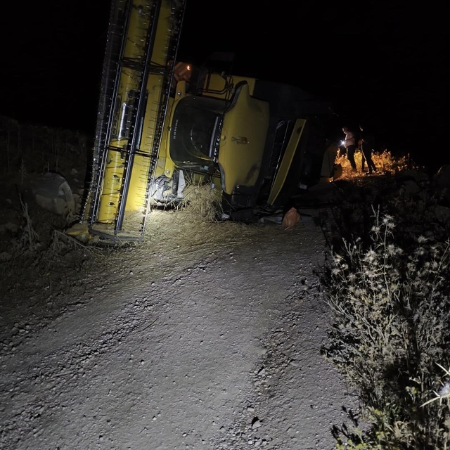 Siirt'te biçerdöver devrildi, sürücü yaralandı