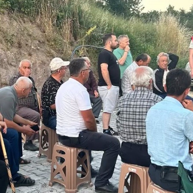 Köy köy gezip vatandaşları bilgilendiriyorlar
Yığılca'da çiftçilere kahvere...