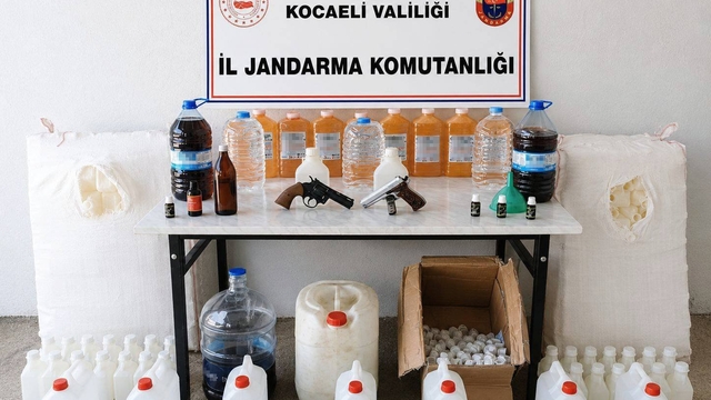 Kocaeli'de kaçakçılık operasyonu: 1 milyon 350 bin liralık kaçak ürün ele geçirildi