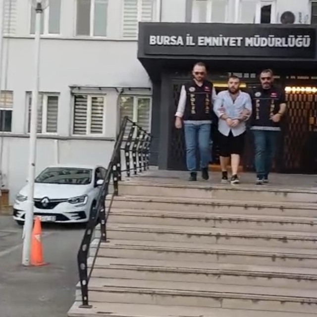 17 yıl hapis cezasıyla aranıyordu, bahçede saklanırken yakalandı