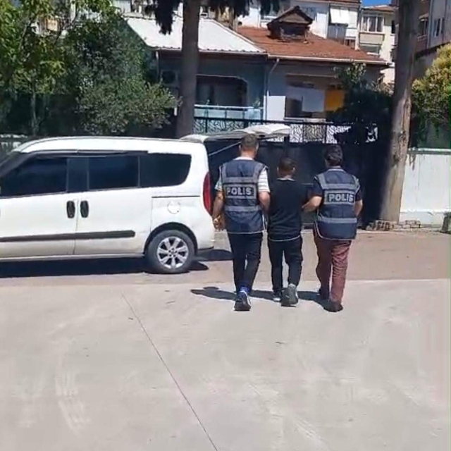Toplamda 60 yıl 5 ay hapis cezasıyla aranan 10 firari yakalandı
