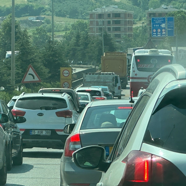Şehir Hastanesi kavşak çalışması trafiği kilitledi: Kilometrelerce araç kuy...