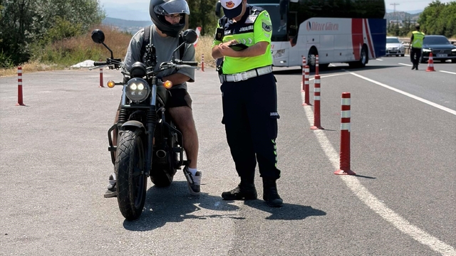 Bilecik'te motosiklet sürücülerine güvenli sürüş eğitimi