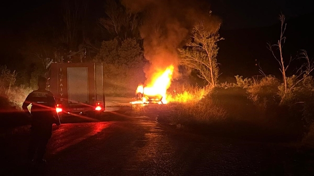Bilecik'te seyir halindeki otomobil alev alev yandı