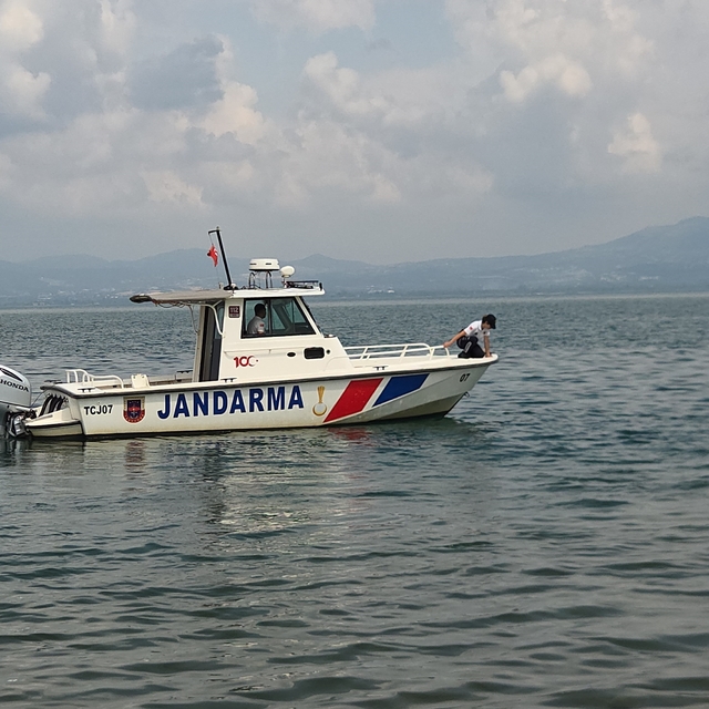 2 arkadaş, serinlemek için girdikleri İznik Gölü'nde kayboldu