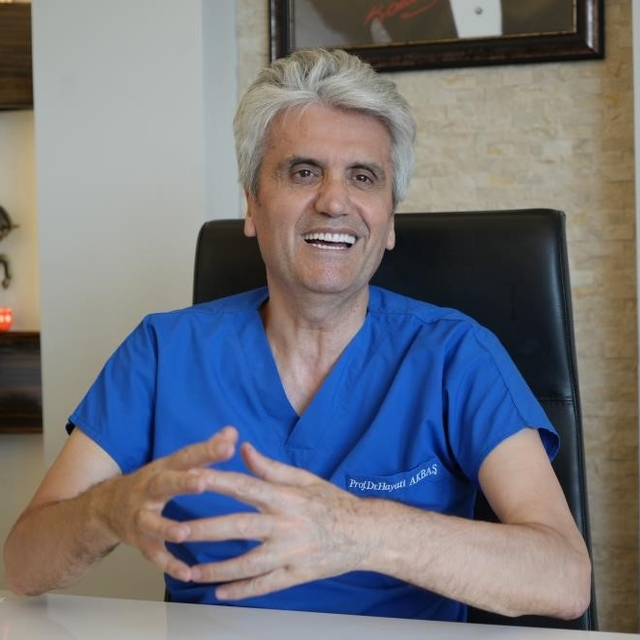 Ünlü estetikçiden burun estetiği uyarısı: "En ideal yaş 18 ve üzeridir"
