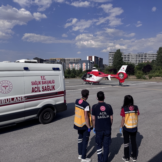 Ambulans helikopter beyin kanaması geçiren hasta için havalandı