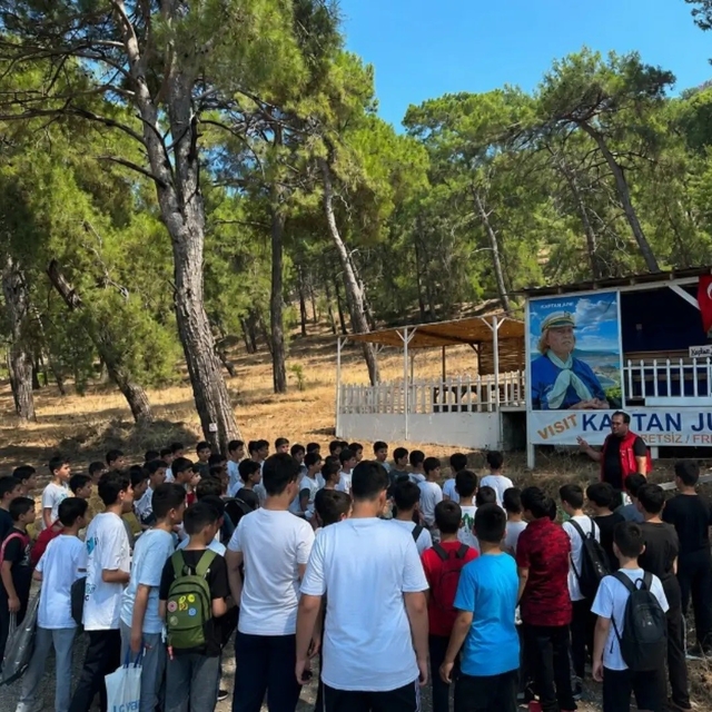 Doğayı koruyor, geleceğe umut oluyorlar gençler Dalyan'ı atıklardan temizle...