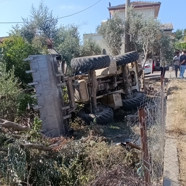 Bahçeye devrilen iş makinesinin sürücüsü hayatını kaybetti