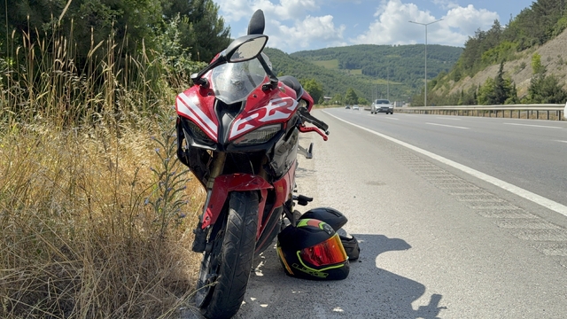 Motosiklet tıra arkadan çarptı: 2 yaralı