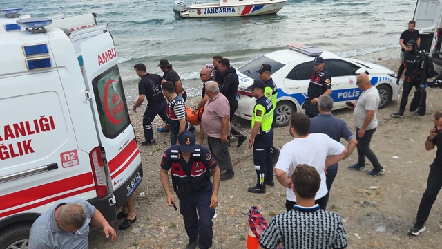 2 arkadaş, serinlemek için girdikleri İznik Gölü'nde boğuldu (2)